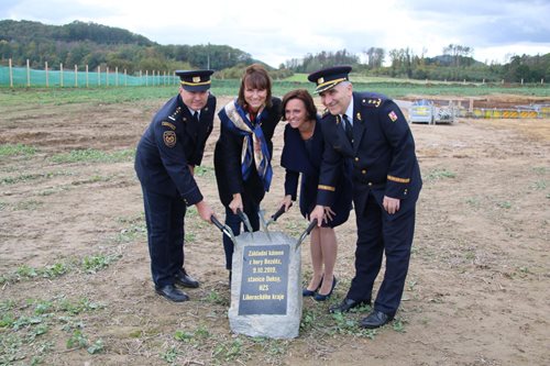 Byl poklepán základní kámen stanice v Doksech, do nové už za rok!