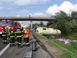Zlínští hasiči zasahovali u tragické nehody kamionu na Slovensku