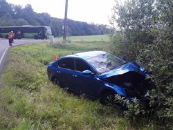 Dopravní nehoda osobního auta a autobusu