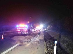Řidič na dálnici D11 duchapřítomně uhasil plameny ještě před příjezdem jednotek