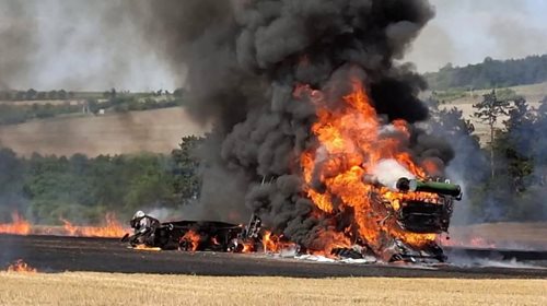 Kombajn i s polem v plamenech: škoda dosáhla patnácti milionů korun