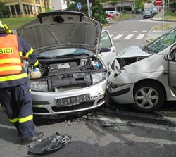 Při nehodě dvou vozidel v centru Zlína byla zraněna jedna osoba. 