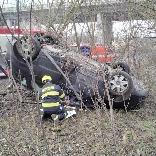 Dopravní nehoda osobního auta v Ústí nad Labem