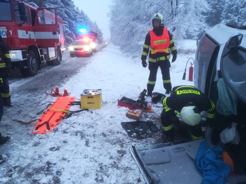 Sníh potrápil řidiče na jihočeských silnicích