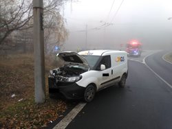 Dopravní nehoda osobního auta v Chomutově