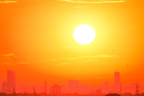 Česko zasáhnou tropické teploty. Meteorologové varují před přehřátím i dehydratací