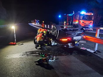 Dvakrát přehlédli značky, dvakrát bourali: Hasiči varují před tragickým opakováním chyb