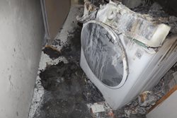 Hasiči zasahovali u požáru pračky. Jak se vyhnout požárům spotřebičů?