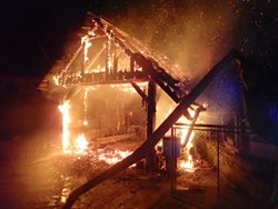 Požár přístřešku v Lačnově se nerozšířil do vnitřních prostor rodinného domu