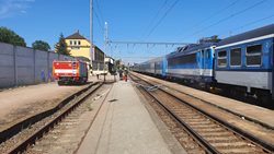 Hasiči likvidovali požár lokomotivy