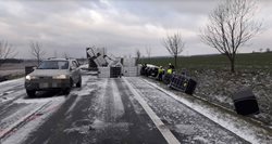 Po celé dopoledne byla uzavřena silnice I/35 u Janova