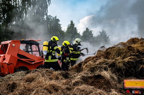Požár přepravovaných balíků slámy na Kladensku