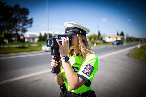 Jízda bez řidičáku a pod vlivem alkoholu zastavena policejní hlídkou
