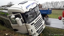 Střet dvou nákladních vozů mezi Chotěšovem a Stodem