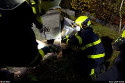 Záchrana osob pod betonovými panely v Ostravě-Hranečníku dopadla dobře