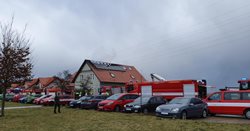 Požár střechy a půdy likvidovali hasiči z druhého poplachového stupně