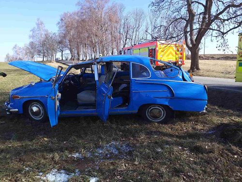 Nehoda zastavila jízdu historického vozu