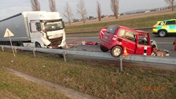 Tragická nehoda dvou vozidel uzavřela obchvat Kolína