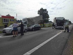 Dopravní nehoda pěti vozidel ve Vysokém Mýtě