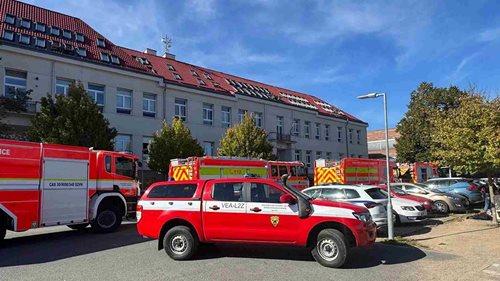 Ze základní školy evakuovali 450 dětí. V budově hořela elektroinstalace