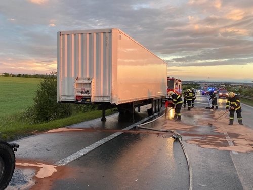 Požár kamionu způsobil téměř milionovou škodu