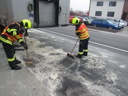 Motorový olej znečistil hlavní komunikace. 