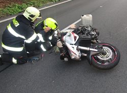 Tragická nehoda motorky a osobního automobilu