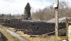 Vypalování trávy a porostů není to samé, jako pálení přírodních materiálů po úklidu zahrad!