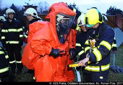 Sedm jednotek zasahovalo v Praze u úniku chlóru v chemické výrobě v Komořanské ulici