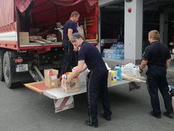 Važíme si veškeré vaší humanitární pomoci. Oblečení nevybíráme